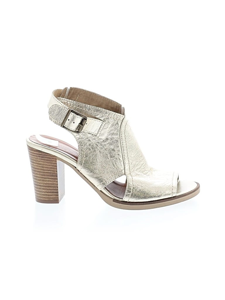 Pre-owned Bella Vita Sandals In Gold