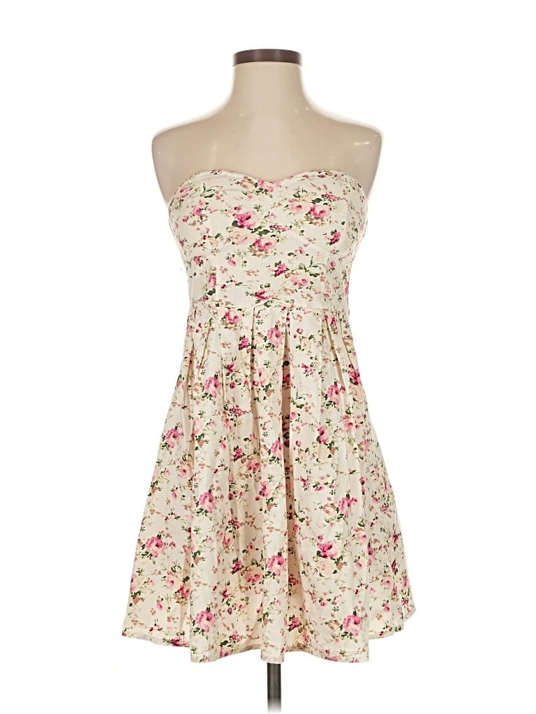 Pre-owned Apricot Casual Dress In White