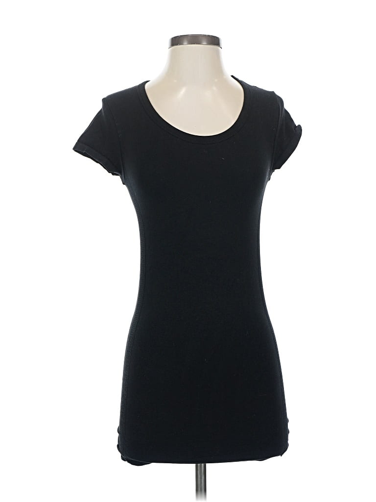 Pre-owned Athleta Short Sleeve T-shirt In Black