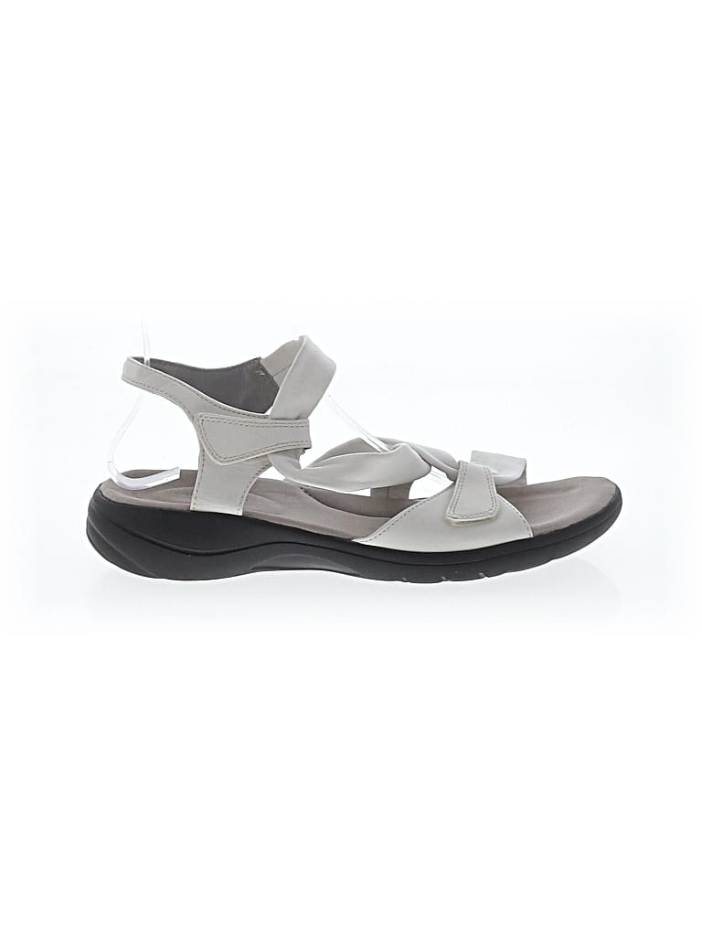 Pre-owned Clarks Sandals In White