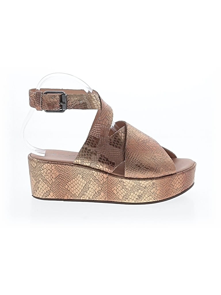 Pre-owned Matisse Sandals In Gold
