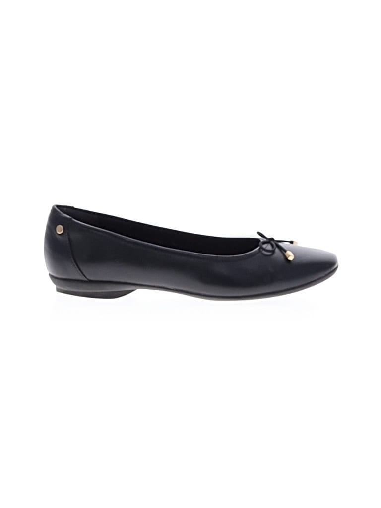 Pre-owned Clarks Flats In Black