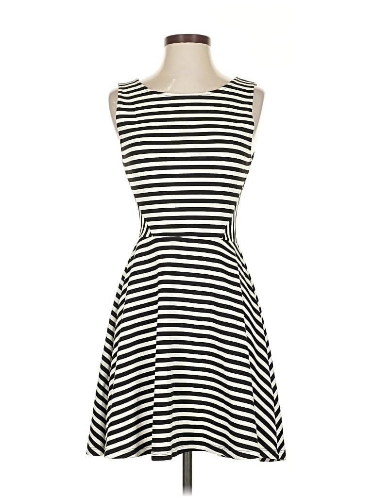 Pre-owned Divided By H&m Casual Dress In Black