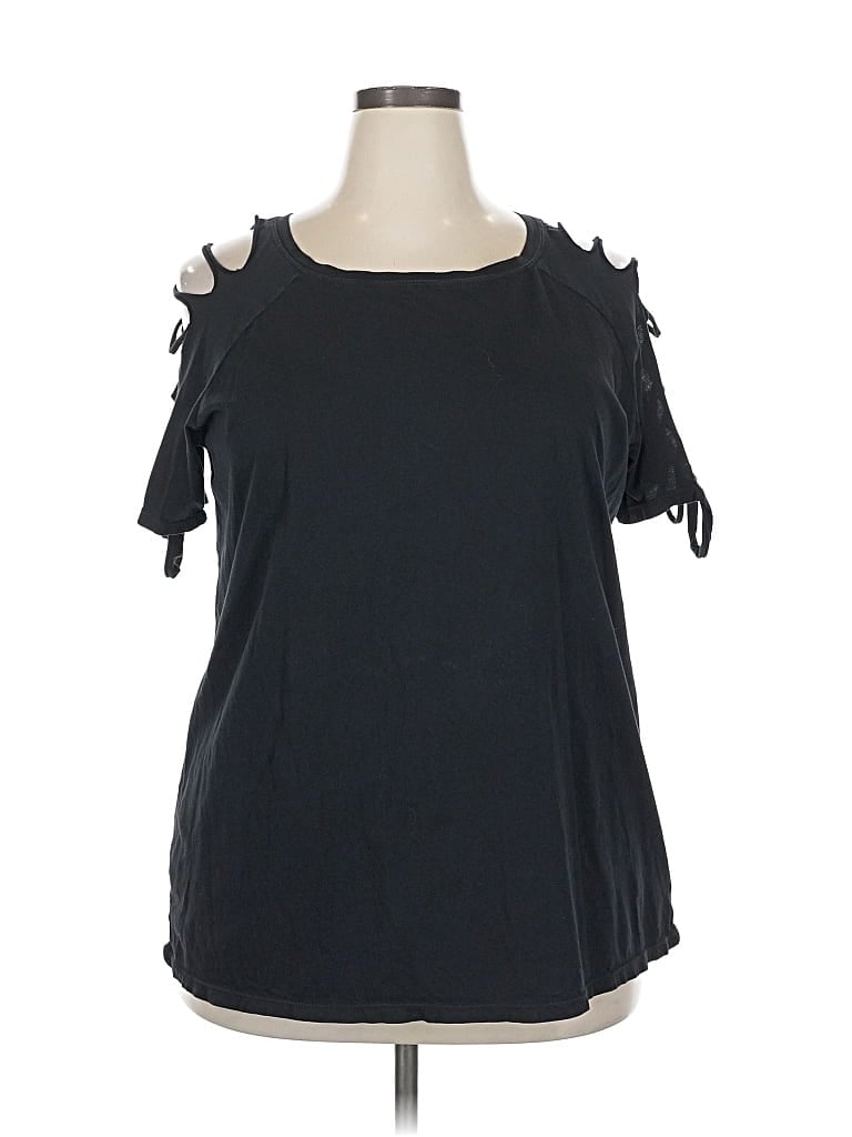 Pre-owned Torrid Short Sleeve T-shirt In Black