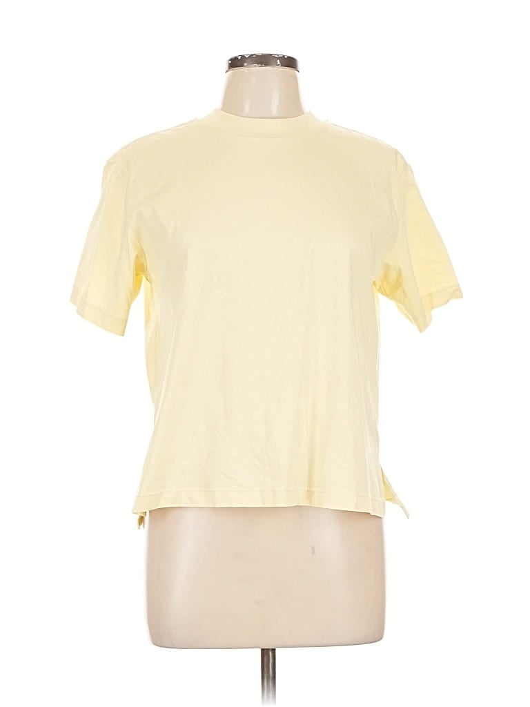 Pre-owned Uniqlo Short Sleeve T-shirt In Yellow
