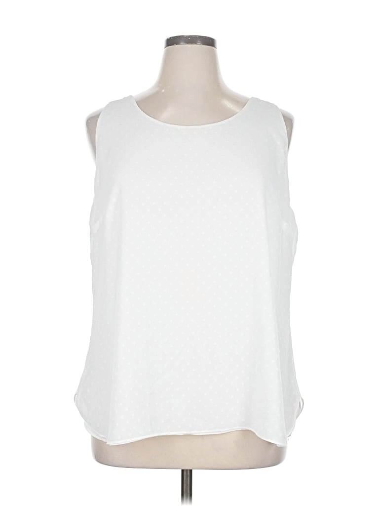 Pre-owned Chico's Sleeveless Blouse In White