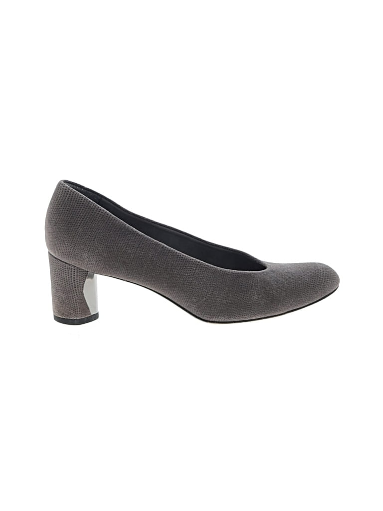 Pre-owned Stuart Weitzman Flats In Gray