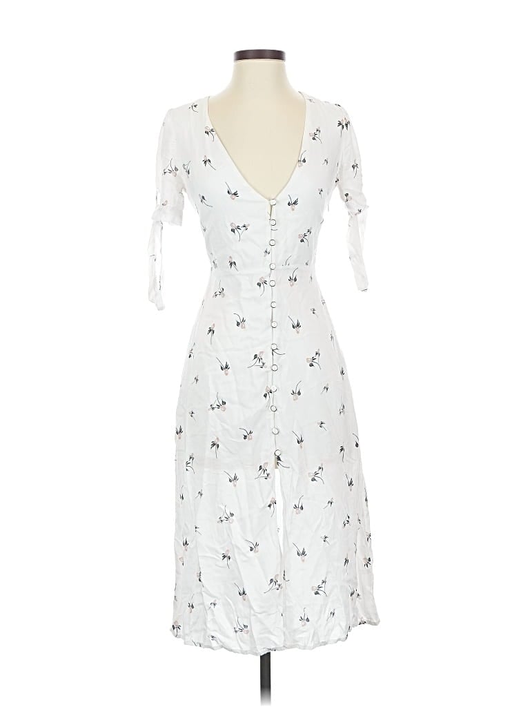 Pre-owned Urban Outfitters Casual Dress In White