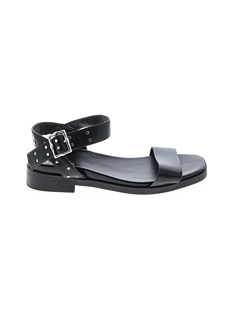 Pre-owned Torrid Sandals In Black