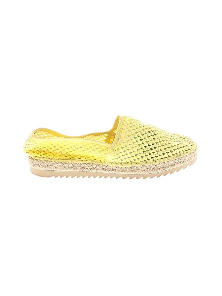 Pre-owned Steve Madden Flats In Yellow