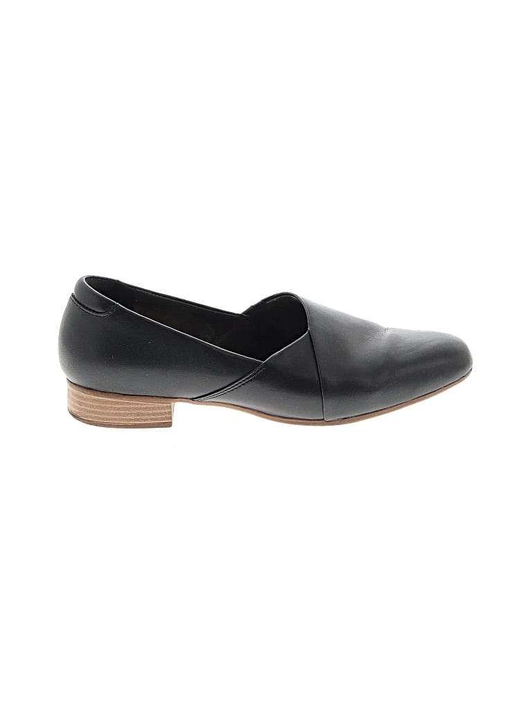 Pre-owned Clarks Flats In Black