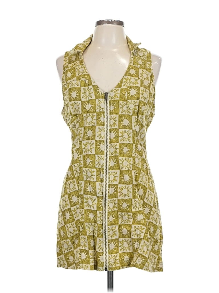 Pre-owned Urban Outfitters Casual Dress In Green