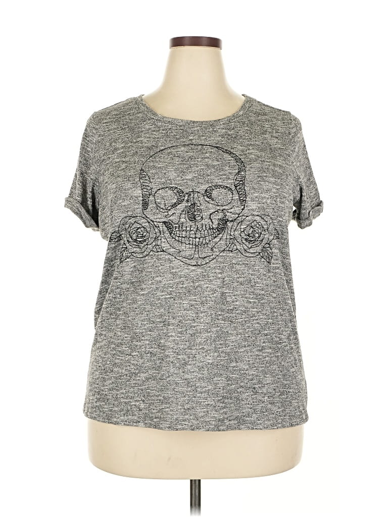 Pre-owned Torrid Short Sleeve T-shirt In Gray