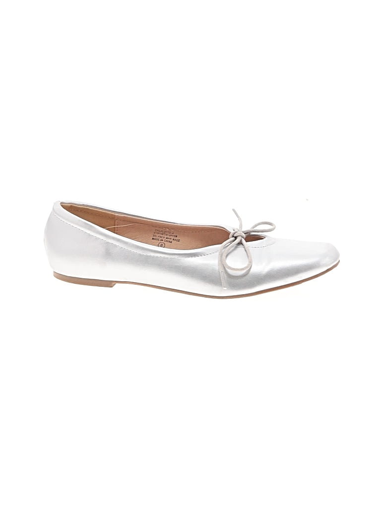 Pre-owned Chase & Chloe Flats In Gray