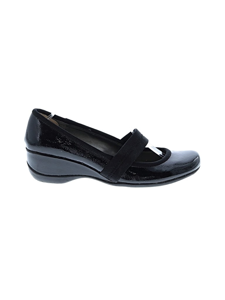 Pre-owned Kenneth Cole Reaction Flats In Black