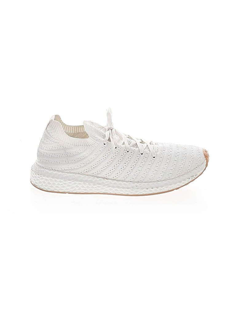 Pre-owned Danskin Sneakers In White