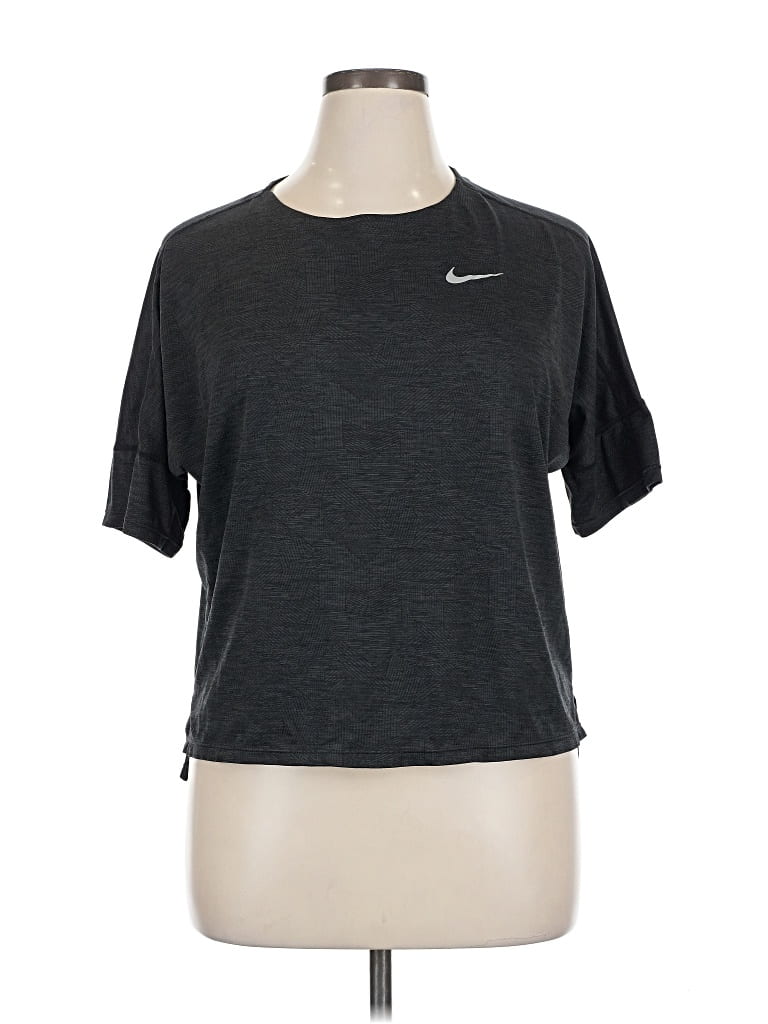Pre-owned Nike Active T-shirt In Gray