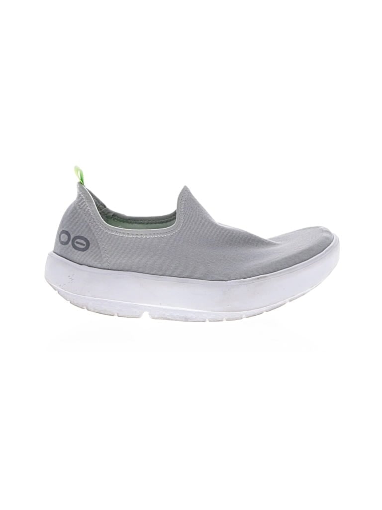 Pre-owned Oofos Sneakers In Gray