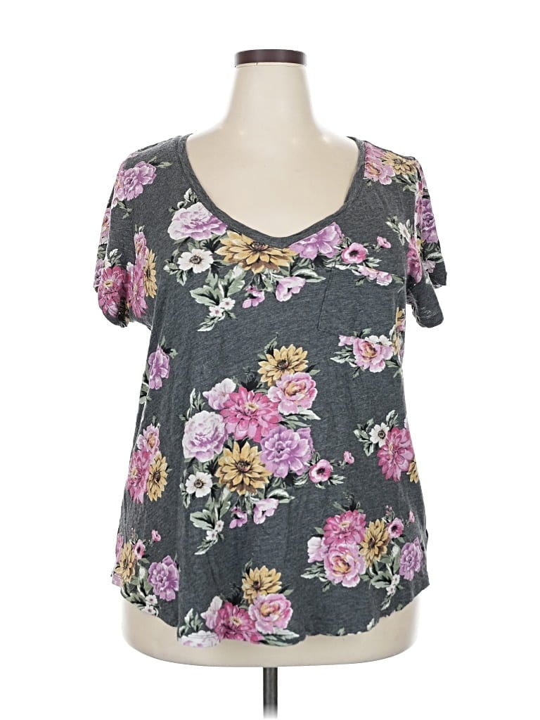 Pre-owned Torrid Short Sleeve T-shirt In Gray