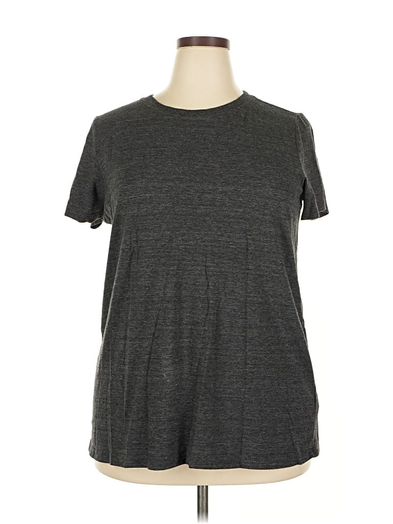 Pre-owned Torrid Short Sleeve T-shirt In Gray