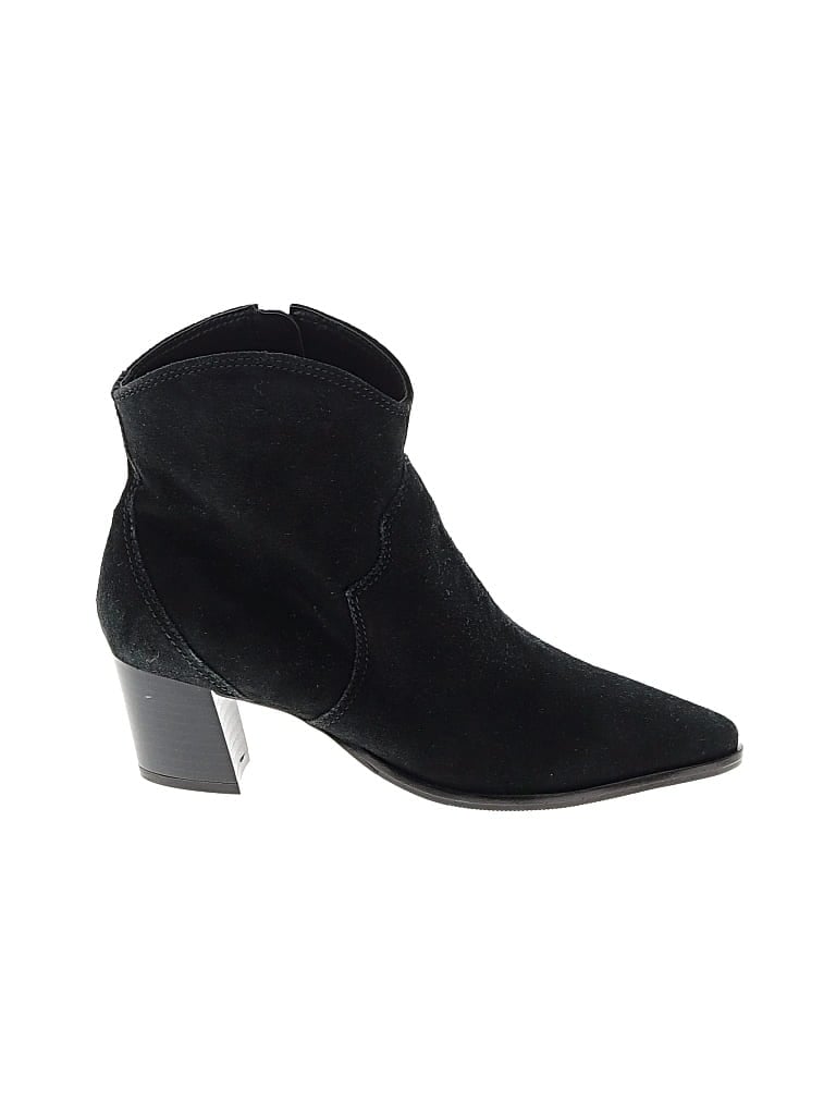 Pre-owned Bernardo Ankle Boots In Black