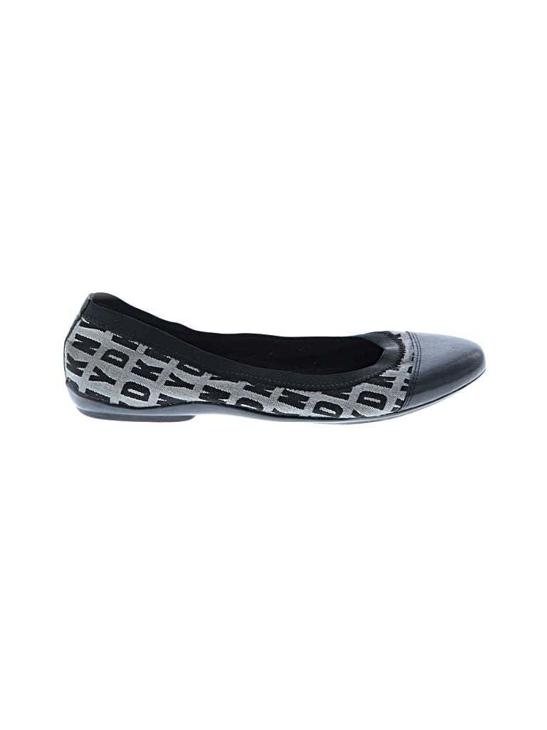 Pre-owned Dkny Flats In Black