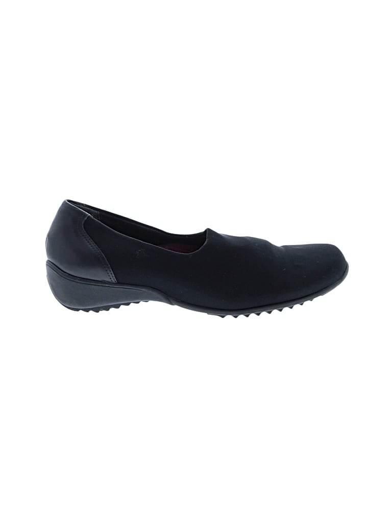 Pre-owned Munro American Flats In Black