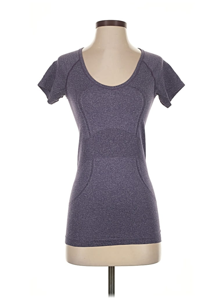 Pre-owned Lululemon Athletica Short Sleeve T-shirt In Purple