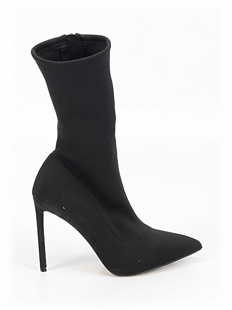 Pre-owned Rouge Boots In Black