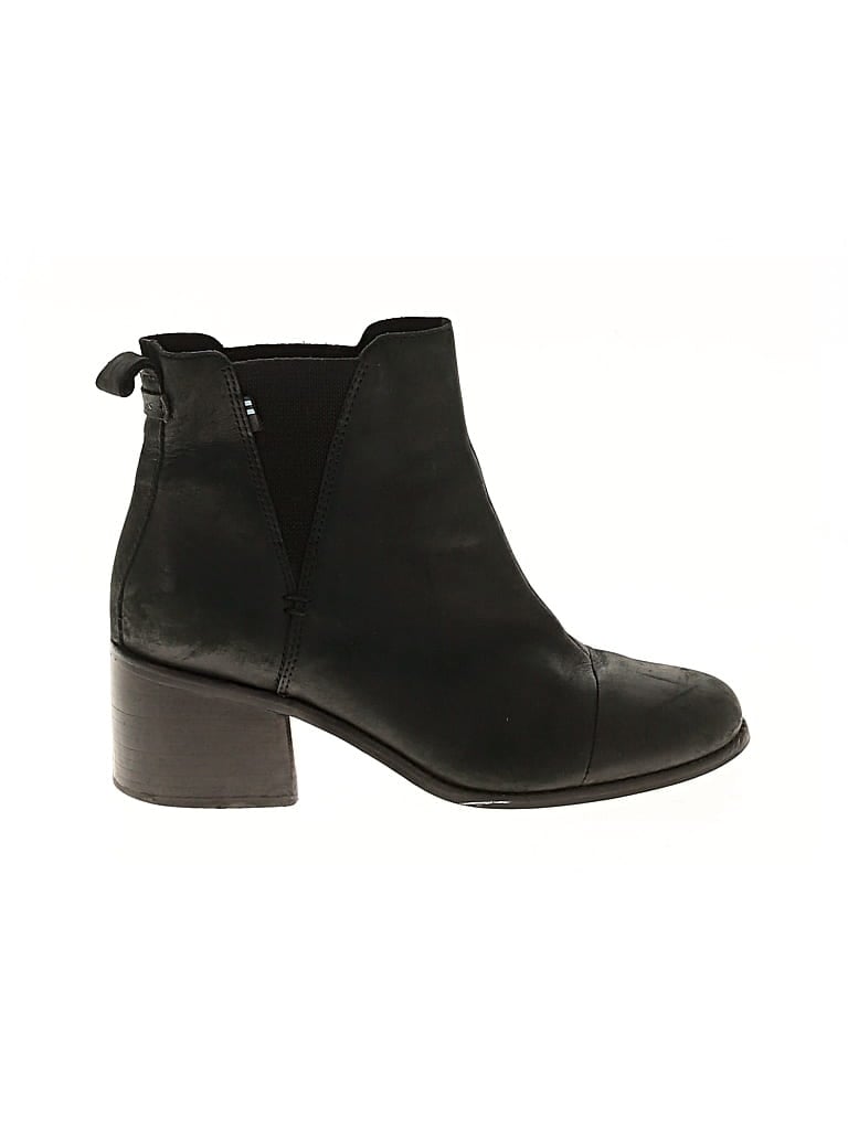 Pre-owned Toms Ankle Boots In Black