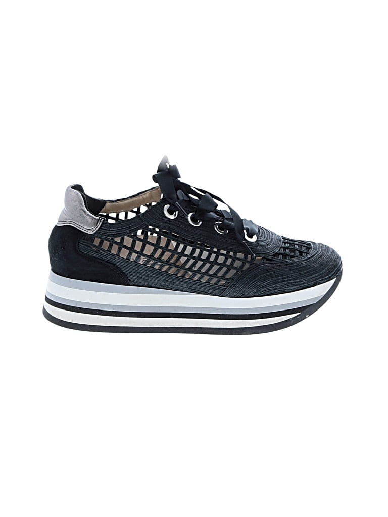 Pre-owned Softwaves Sneakers In Black