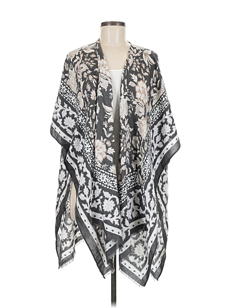 Pre-owned Vince Camuto Poncho In Silver