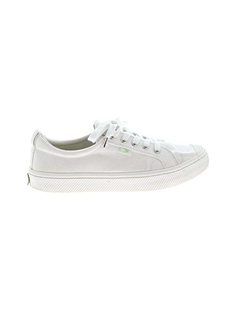 Pre-owned Cariuma Sneakers In White