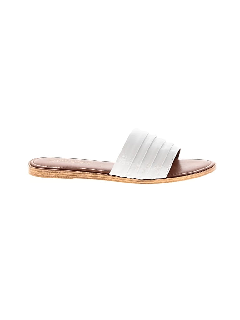Pre-owned Bella Vita Sandals In White