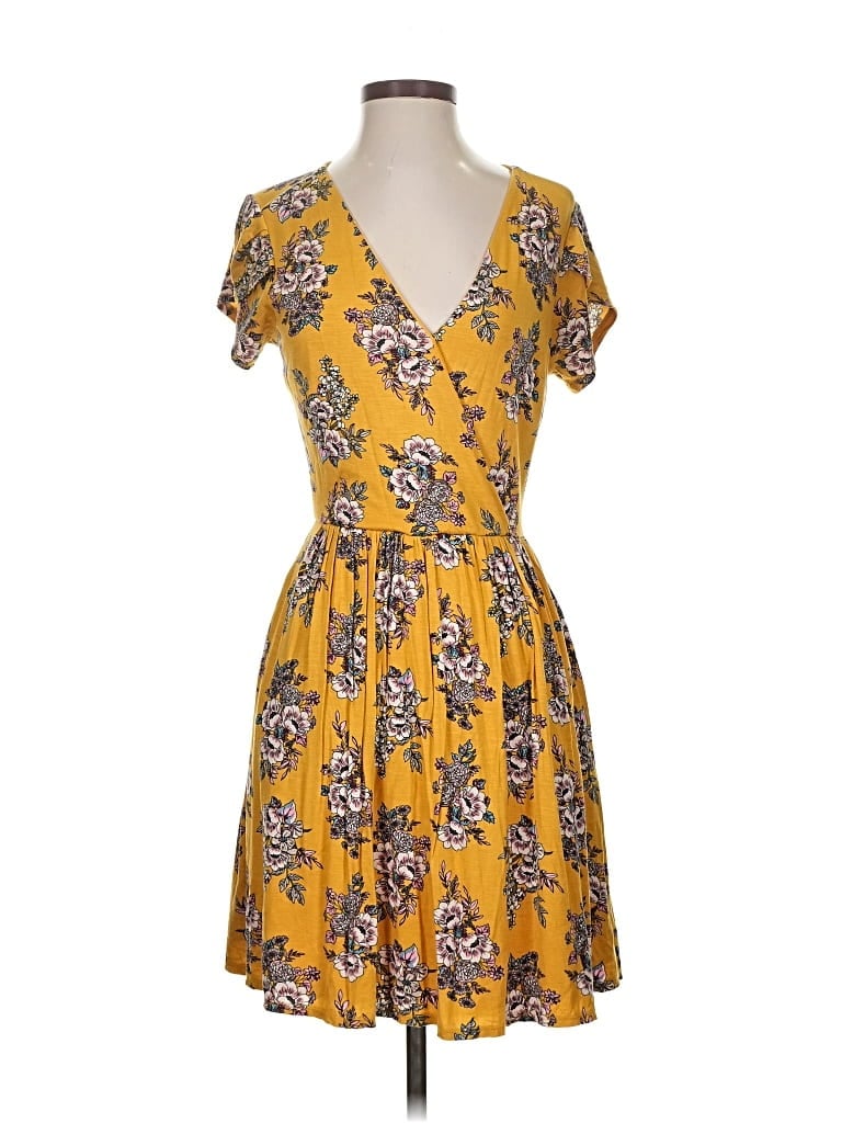 Pre-owned Modcloth Casual Dress In Yellow