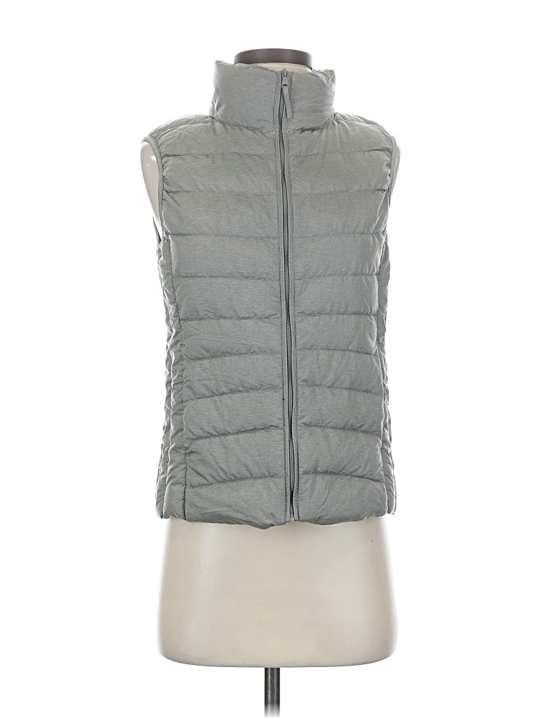 Pre-owned Uniqlo Vest In Gray