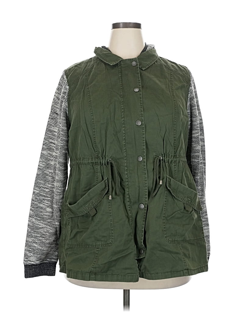 Pre-owned Torrid Jacket In Green