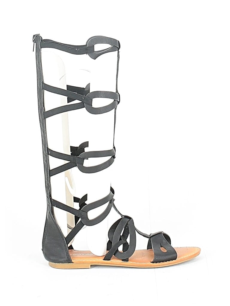 Pre-owned Maurices Sandals In Black