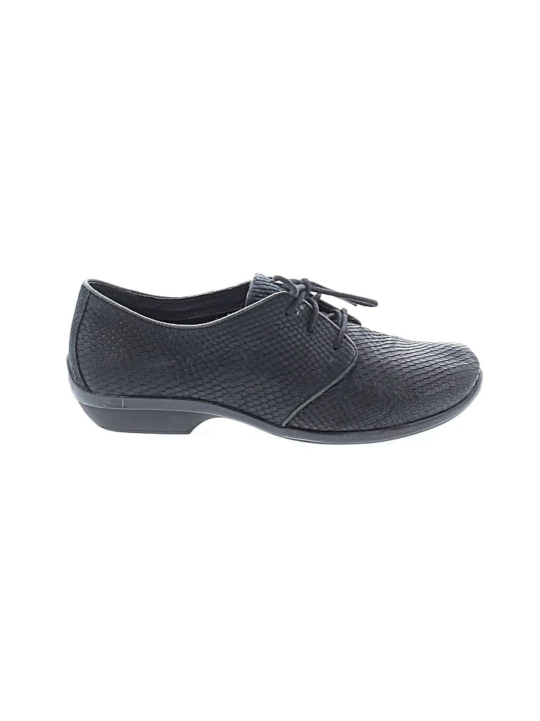 Pre-owned Danskin Flats In Black