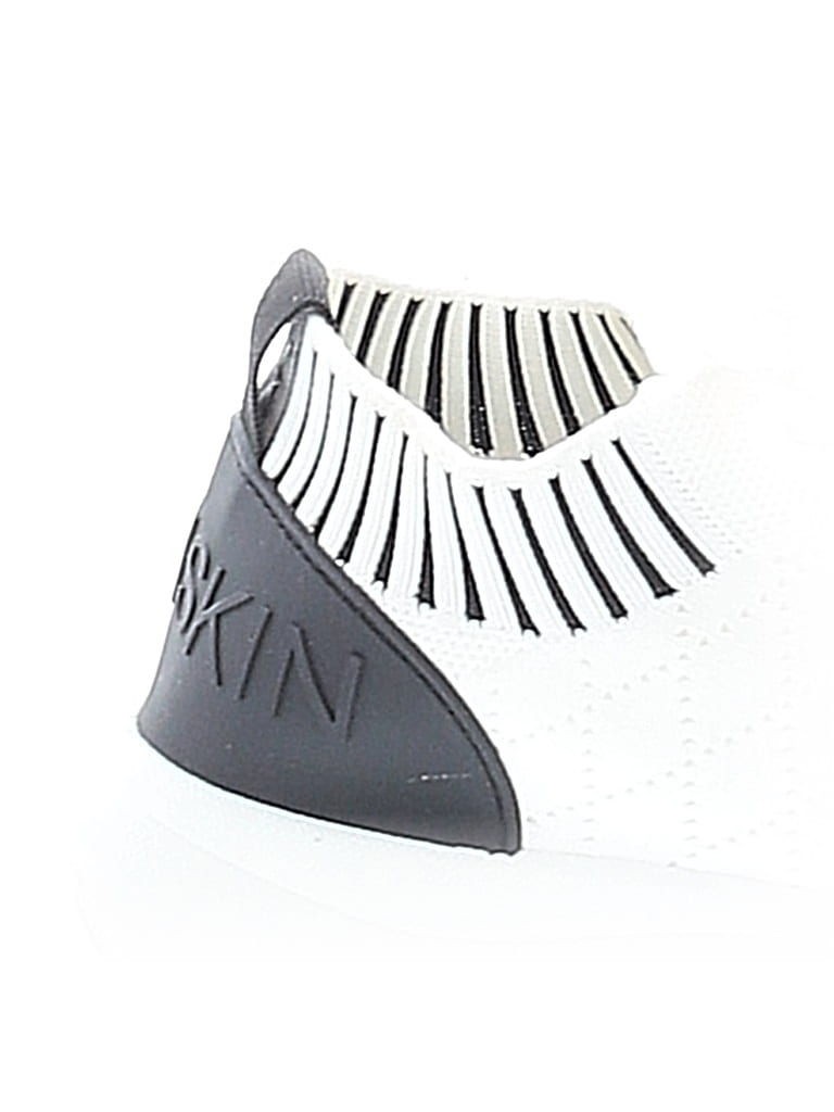 Pre-owned Danskin Sneakers In White