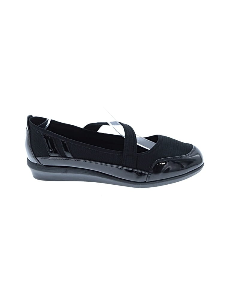 Pre-owned Baretraps Flats In Black