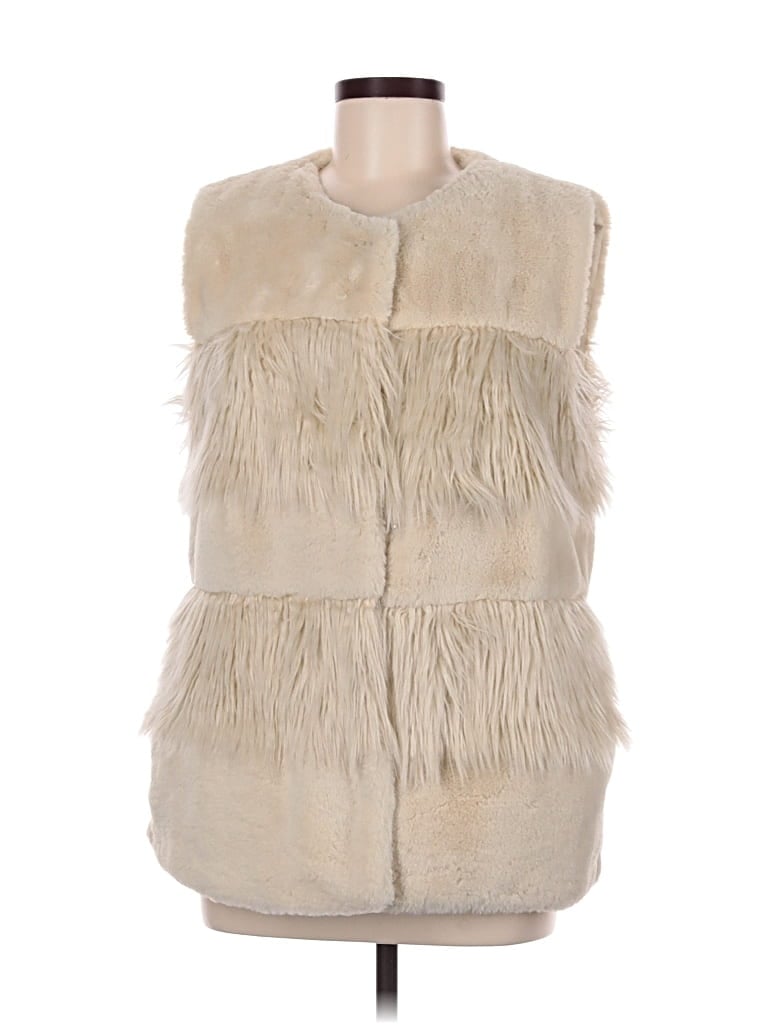 Pre-owned Bcbgeneration Faux Fur Vest In White