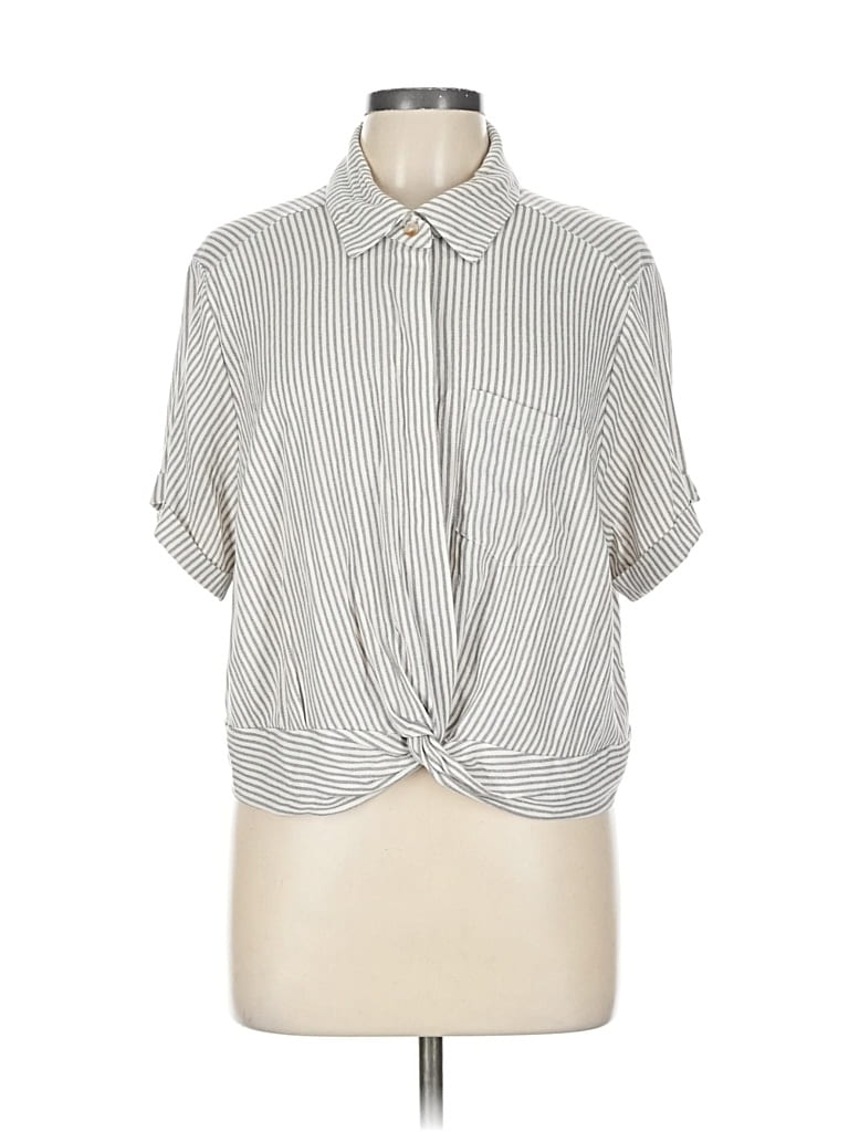 Pre-owned Torrid Short Sleeve Button Down Shirt In Gray