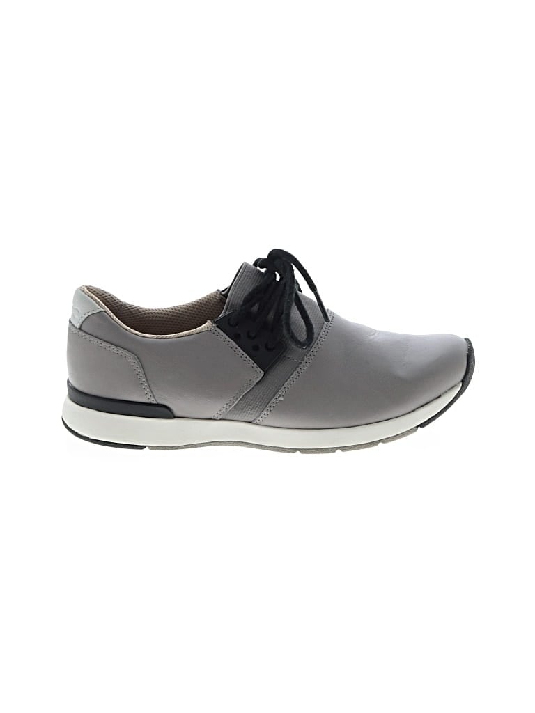 Pre-owned Vionic Sneakers In Gray