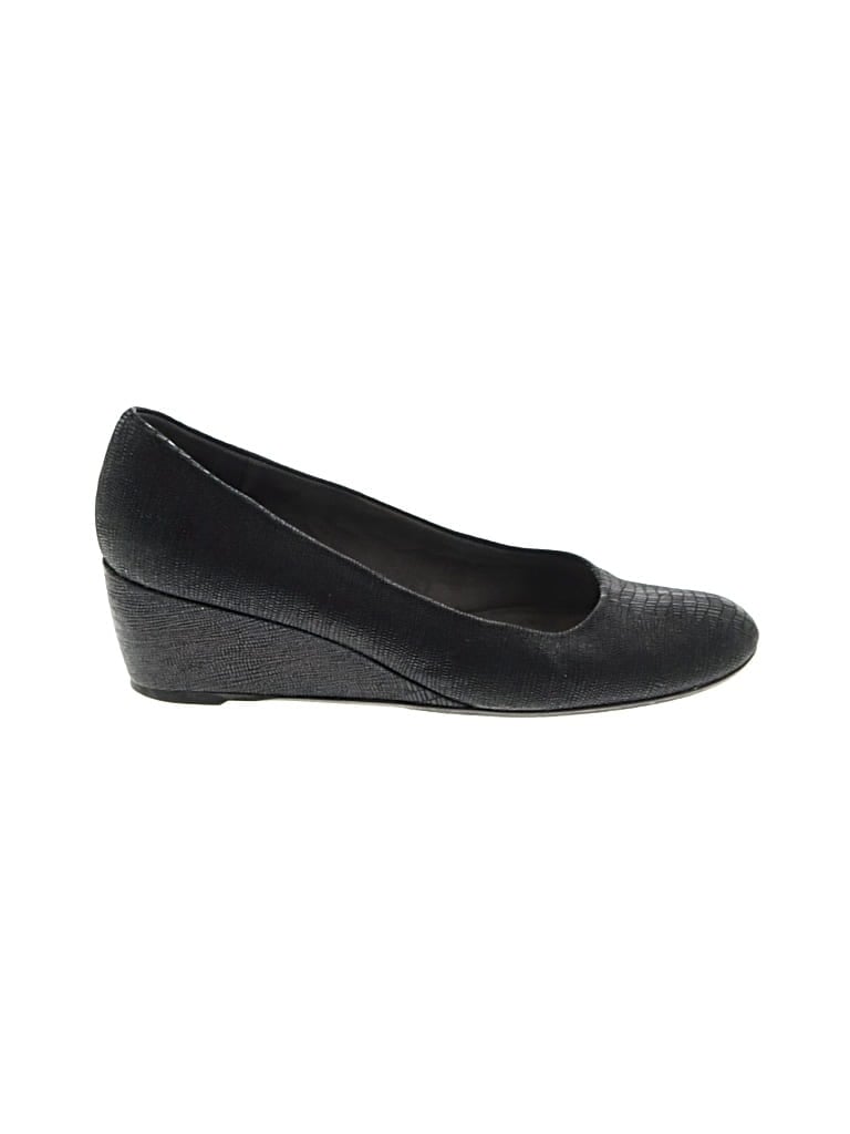 Pre-owned Stuart Weitzman Wedges In Black