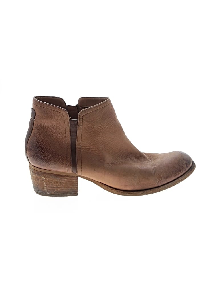 Pre-owned Clarks Ankle Boots In Brown
