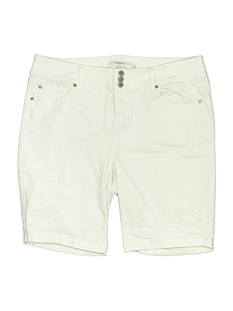 Pre-owned Torrid Khaki Shorts In White