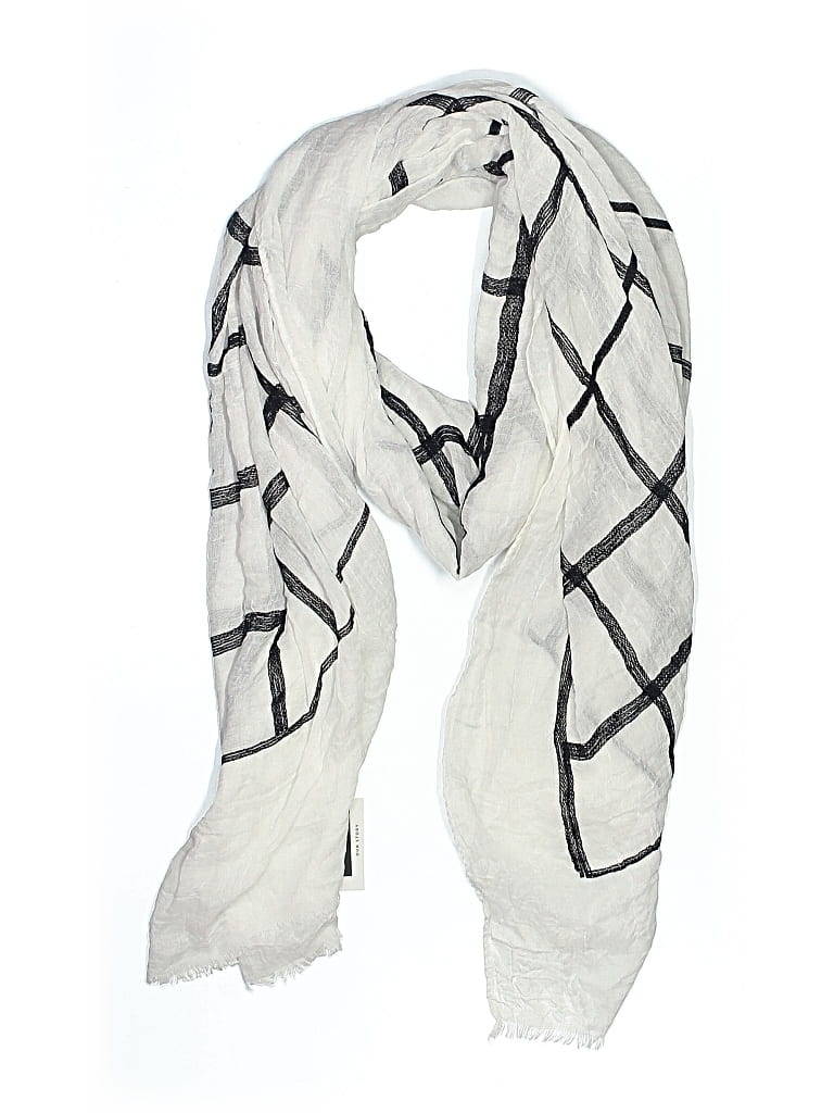 Echo Scarf In White
