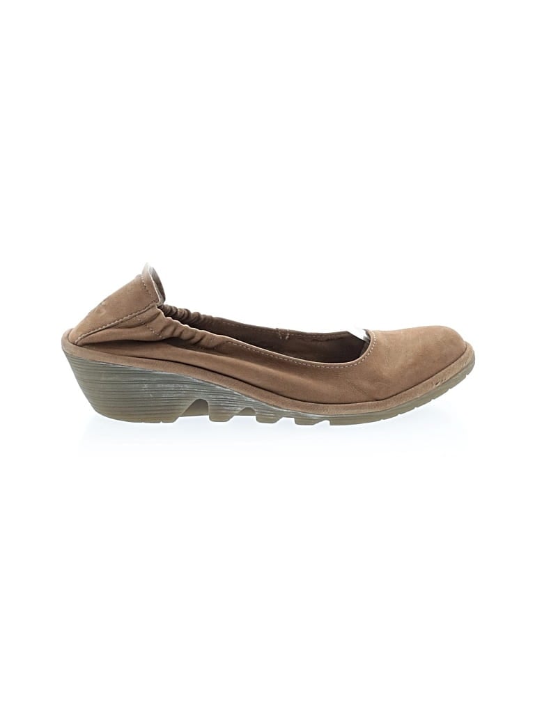 Pre-owned Fly London Flats In Brown