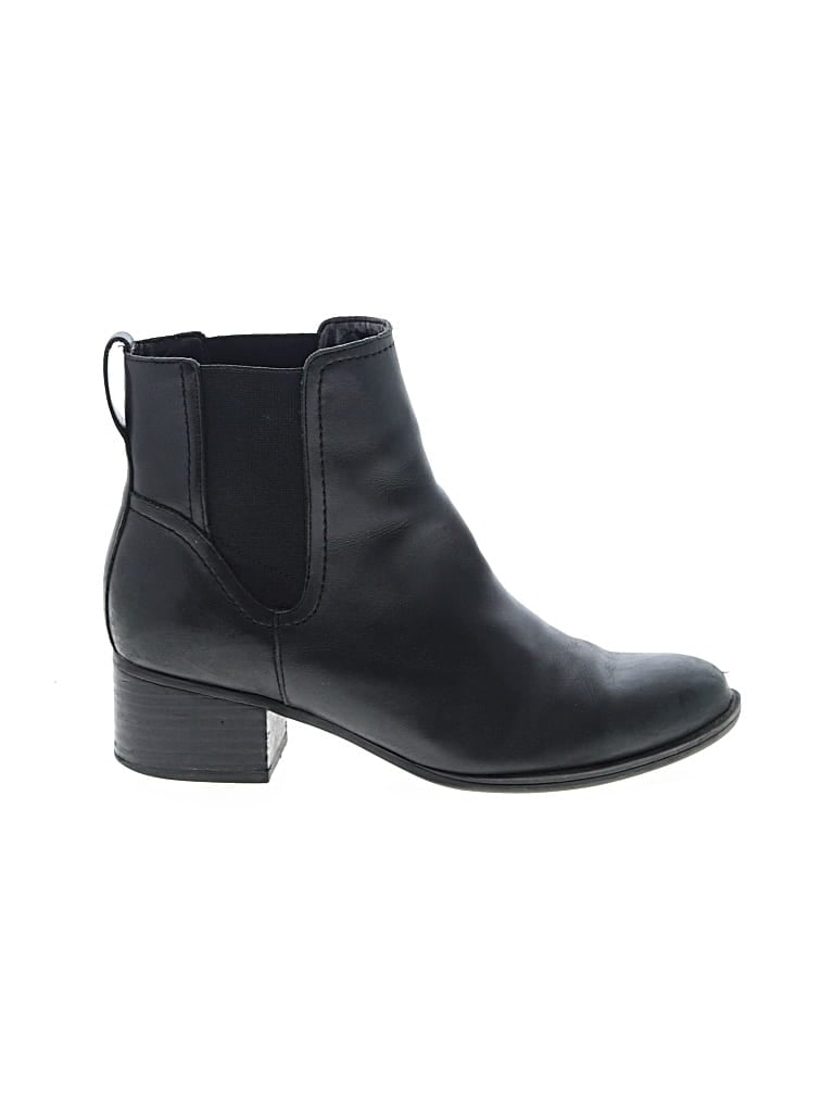 Pre-owned Naturalizer Ankle Boots In Black